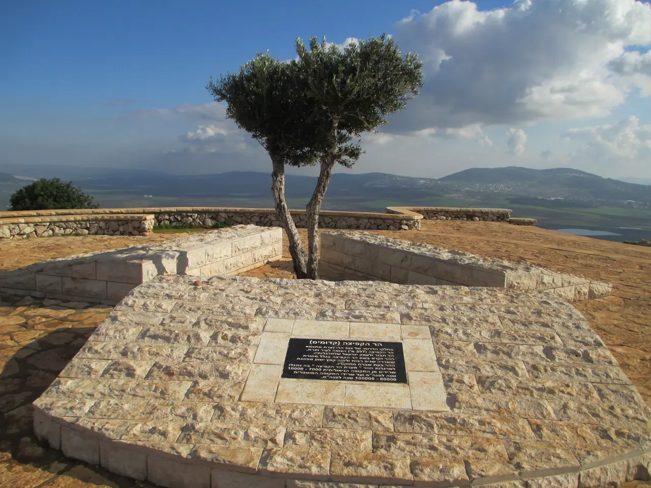 Mount Precipice: panorama, photo 1 of 3